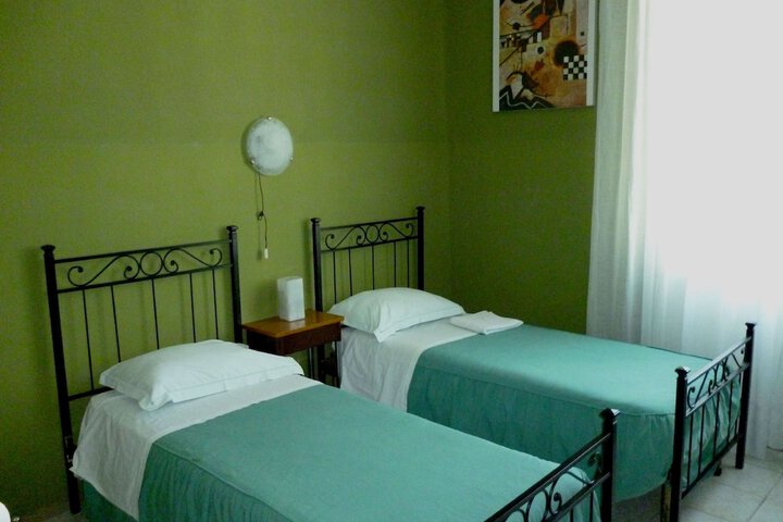 Room 6 of 37