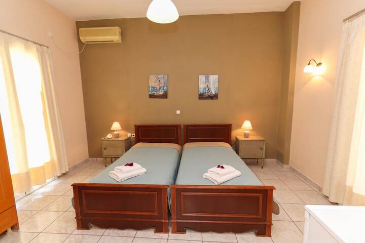 Room 6 of 45