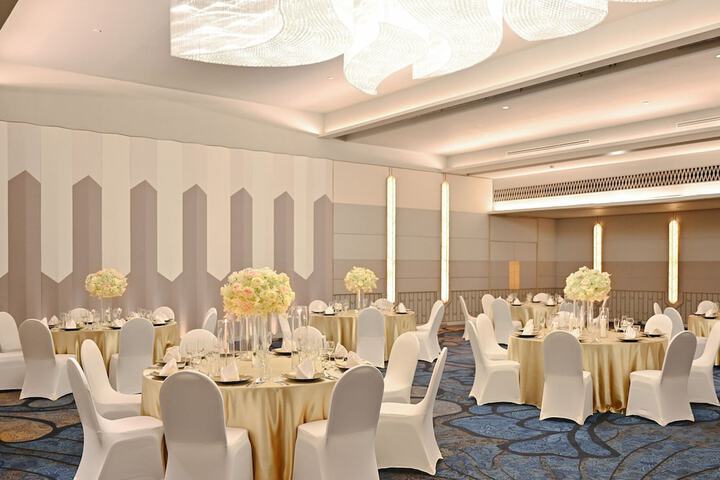 Ballroom/Hall 201 of 297