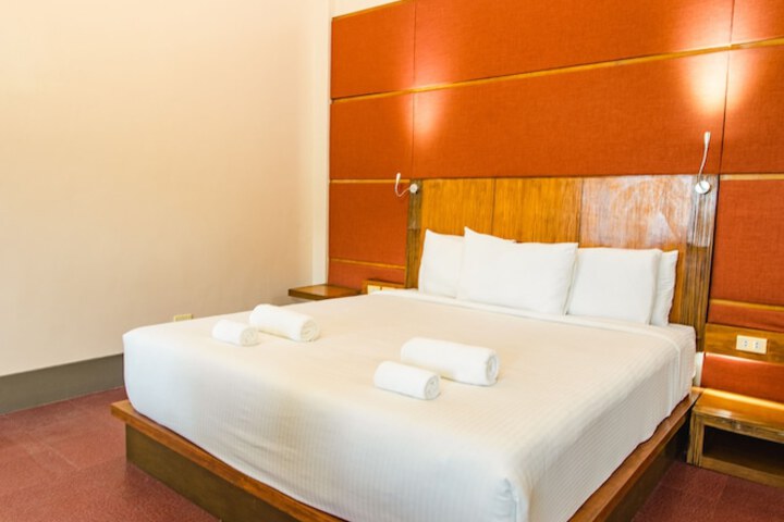 Room 16 of 77