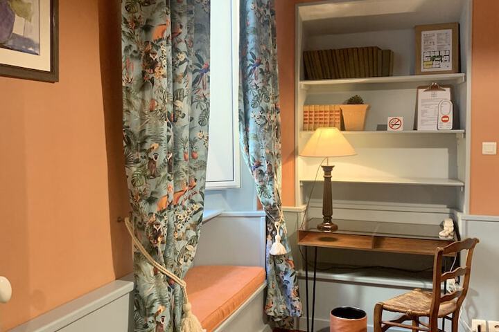 Room 28 of 107