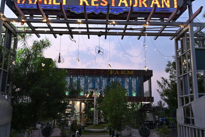 Dining 76 of 84