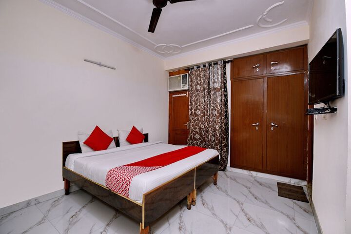 Room 5 of 12
