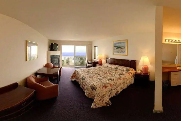 Room 4 of 5