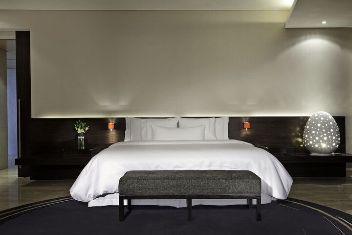 Room 6 of 65