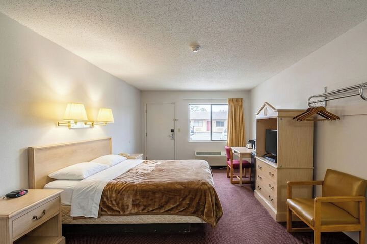 Room 12 of 28