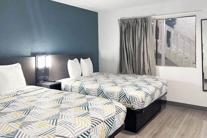 1 King Bed (14 of 19)