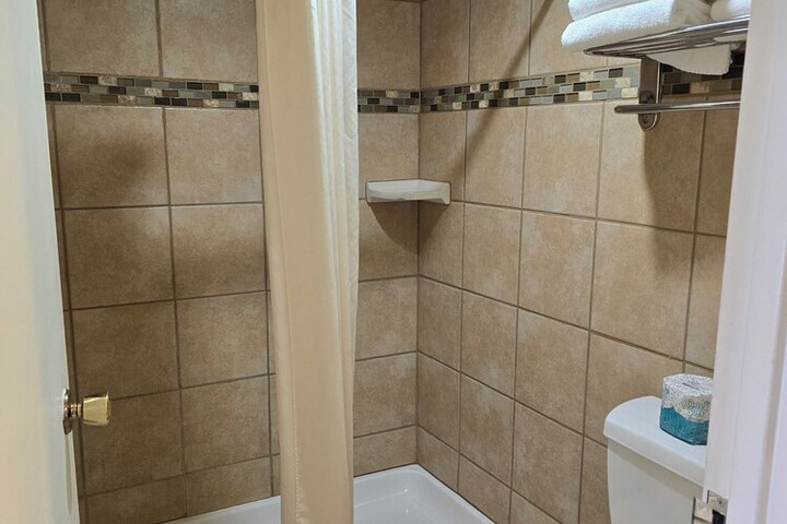 Room 6 of 12