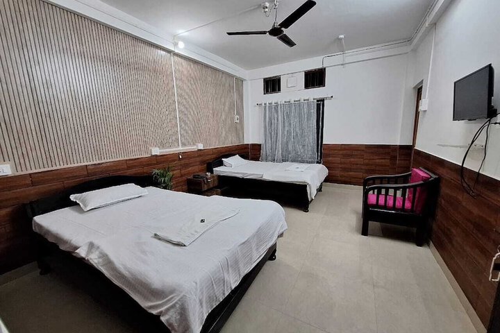 Room 4 of 8
