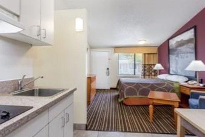 Room 32 of 49