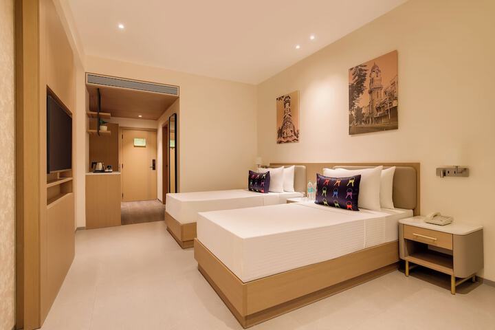 Room 11 of 40