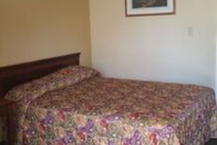Room 6 of 24