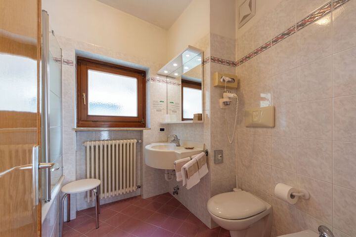 Room 16 of 25