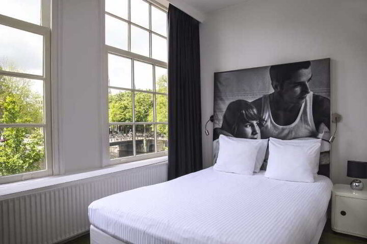 Room 17 of 28