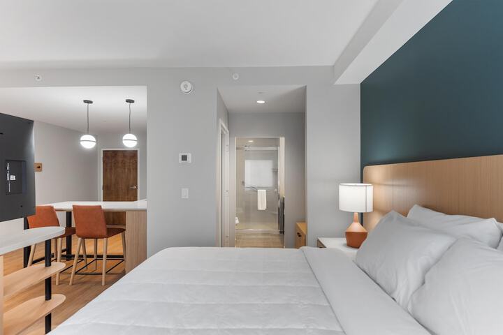 Room 13 of 103