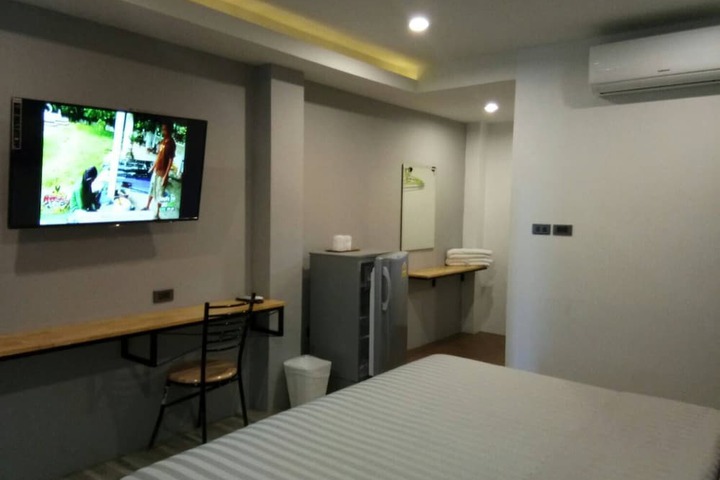 Room 27 of 33