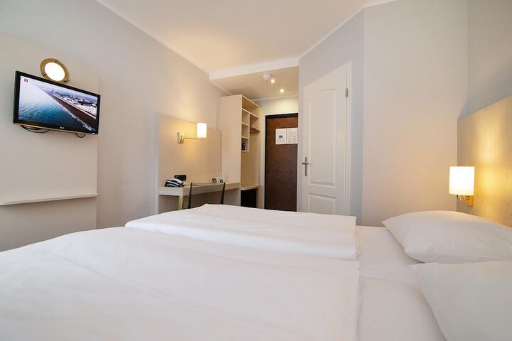 Room 28 of 60