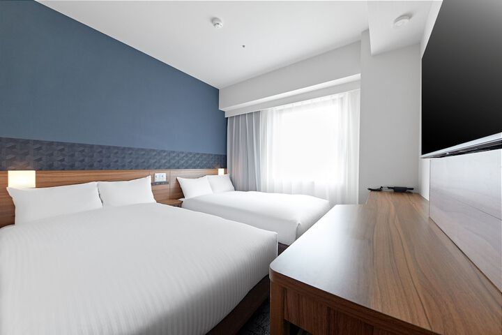 Room 16 of 76