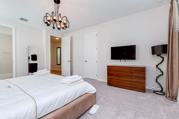 Room 4 of 62