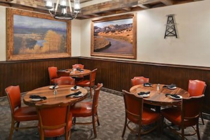 Dining 21 of 24