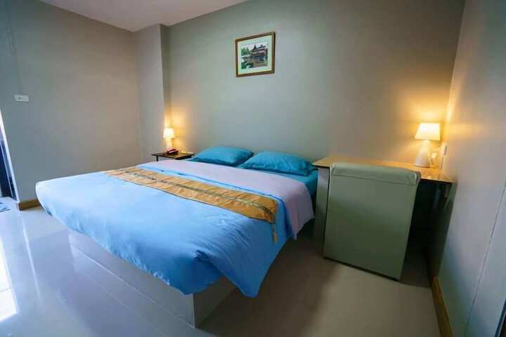 Room 8 of 19