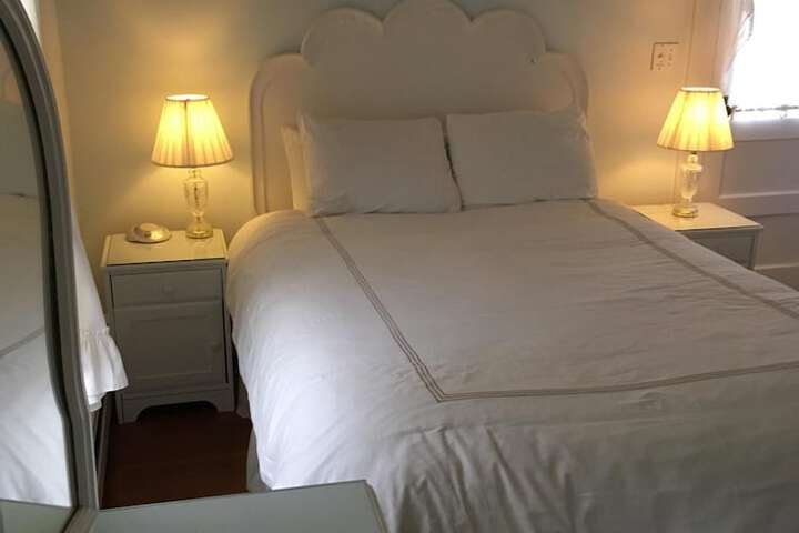 Room 6 of 38