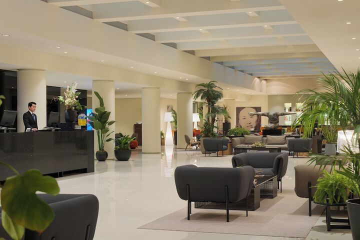 Entrance & Lobby