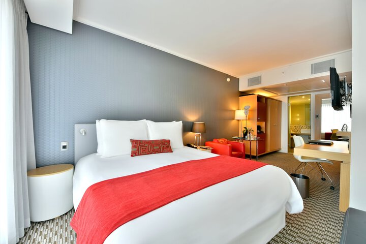 Room 8 of 148