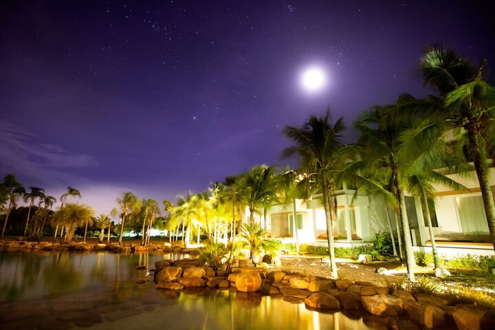Hotel Pool