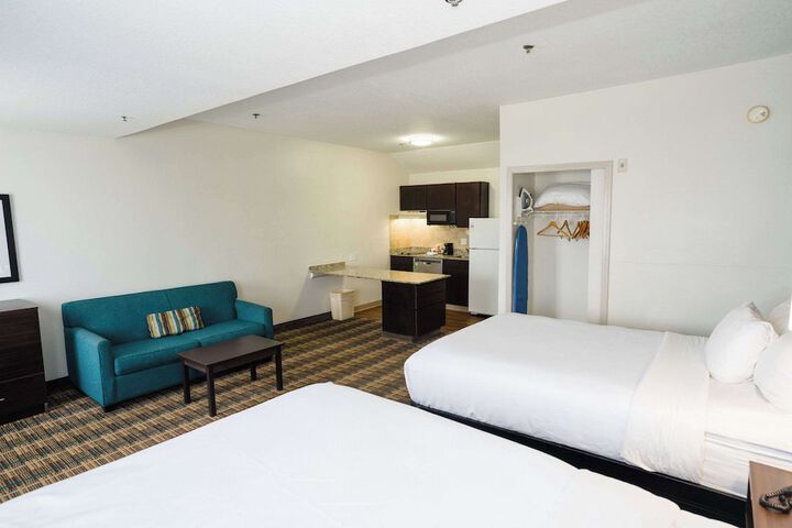 1 Queen Bed Suite (31 of 36)