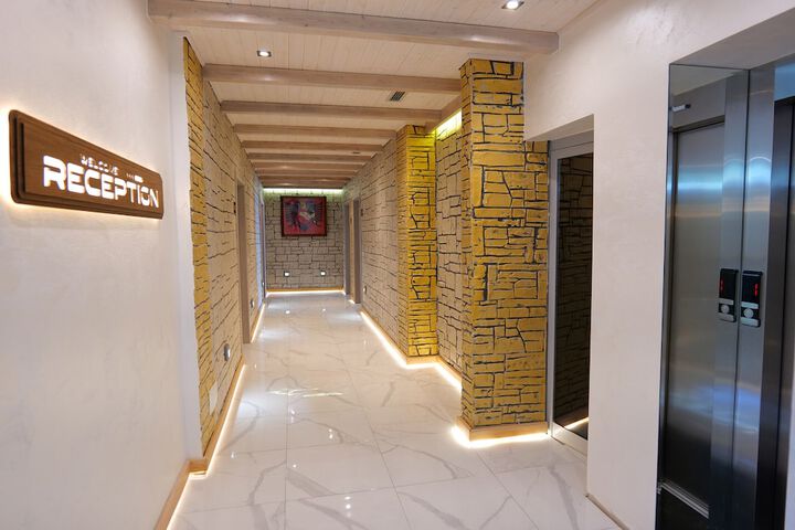 Hotel Interior 4 of 85