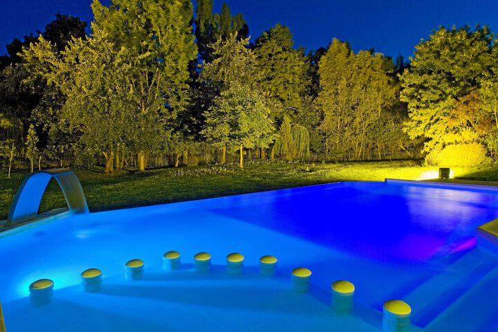 Hotel Pool