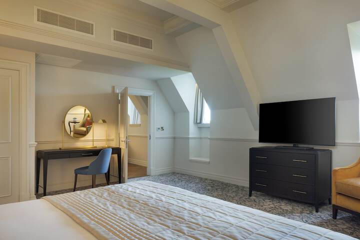 Room 84 of 182