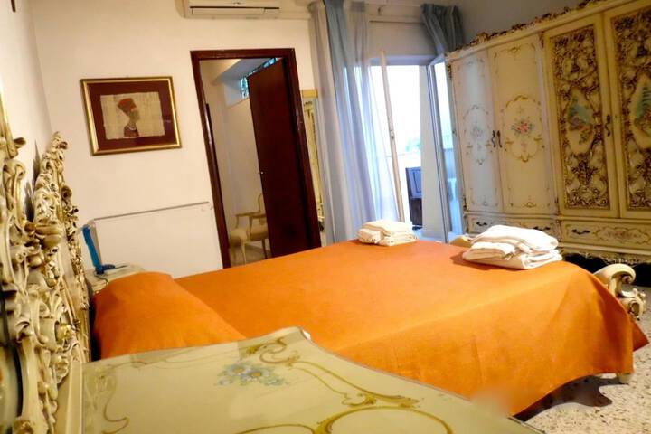 Room 5 of 12