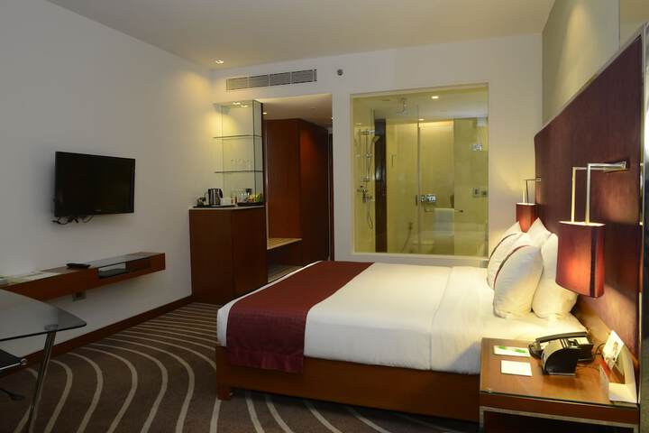 Room 15 of 93