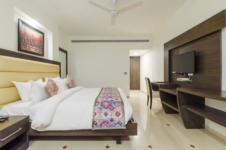 Room 4 of 38