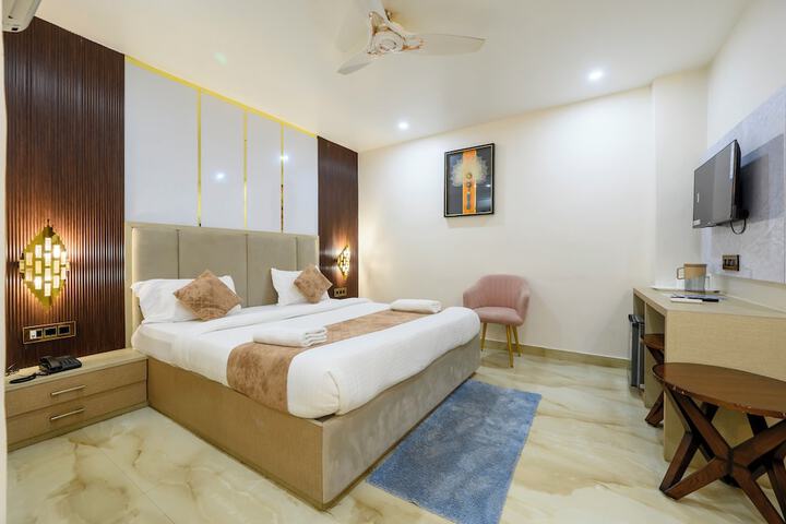 Room 4 of 14