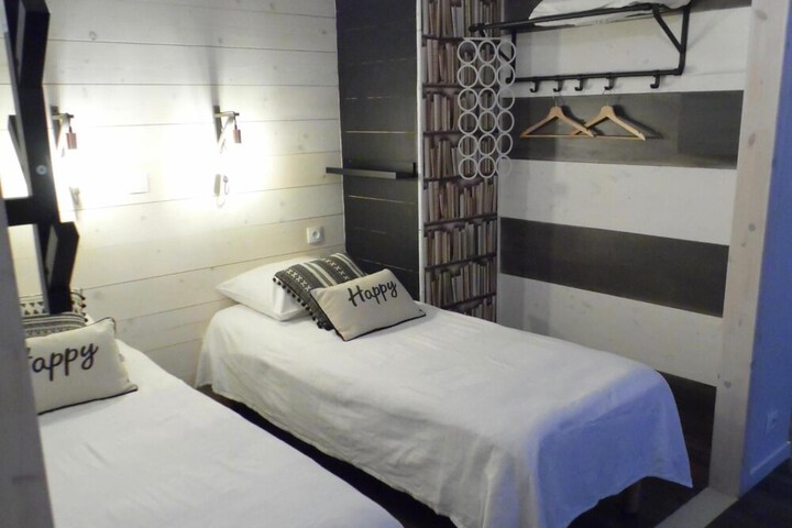 Room 16 of 22