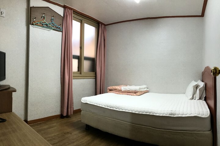 Room 8 of 22