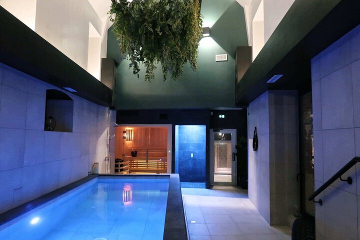 Hotel with Pool