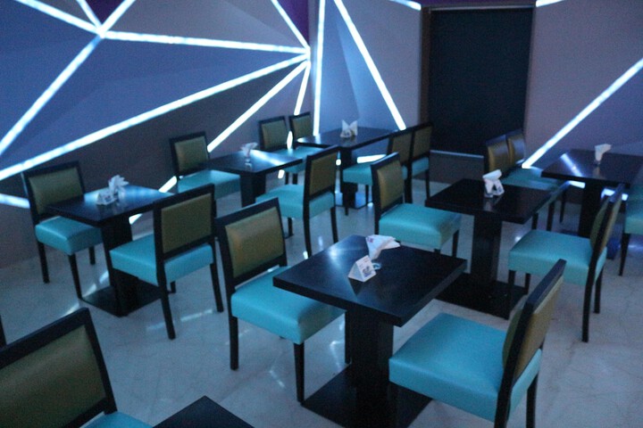 Lounge 61 of 83