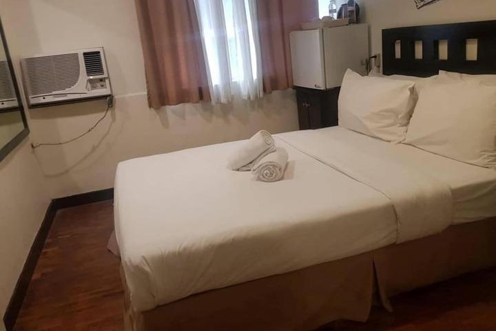 Room 8 of 13