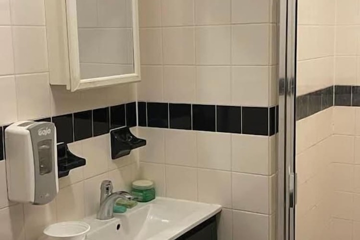 Room 13 of 19