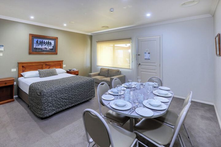 Room 5 of 43