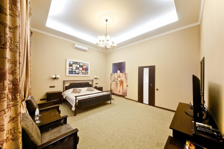 Room 13 of 89