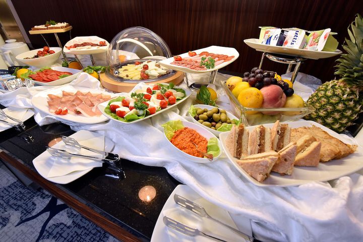 Dining 46 of 61