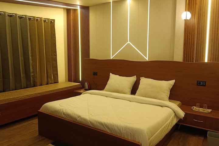Room 5 of 14