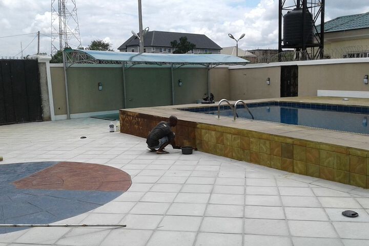 Pool 10 of 18