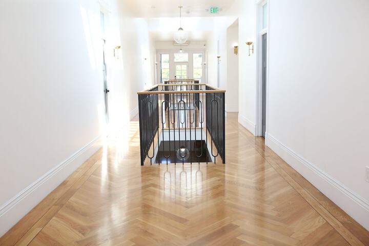 Ballroom/Hall 13 of 23