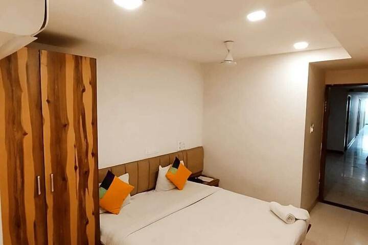 Room 7 of 38